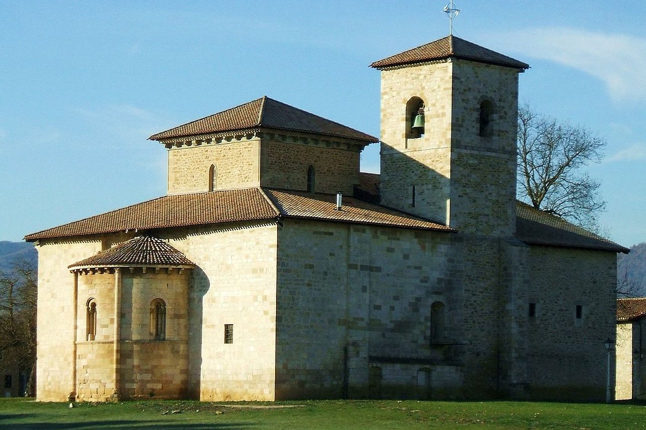 1280px-Vitoria_-_Armentia,_Basilica_de_San_Prudencio_02
